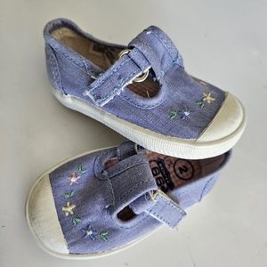Baby girl shoe size 2